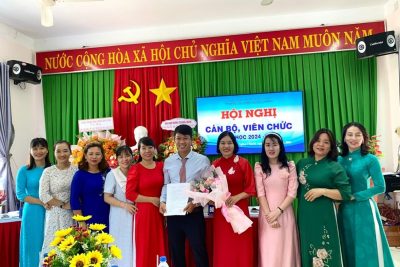 TRƯỜNG TIỂU HỌC NGHĨA CHÁNH TỔ CHỨC HỘI NGHỊ CÁN BỘ, VIÊN CHỨC NĂM HỌC 2024-2025